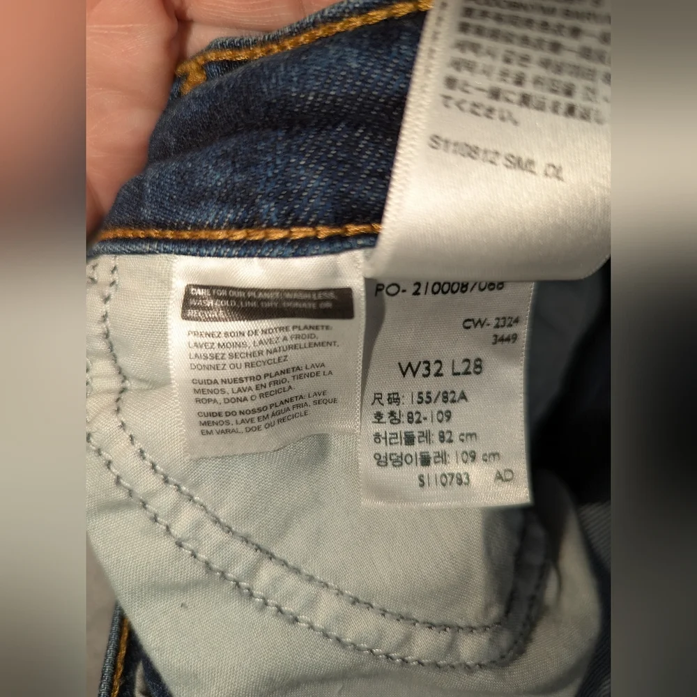 Levi's Women's Wedgie Straight Leg‎ Button Fly Dark Wash Hi Rise 32Wx28L